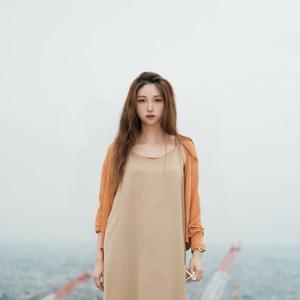 仰映容